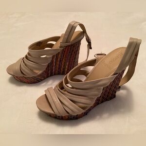 Enzo Angiolini “Eapavonis” Beige Strappy Multicolor Wedge Sandals Size 8M
